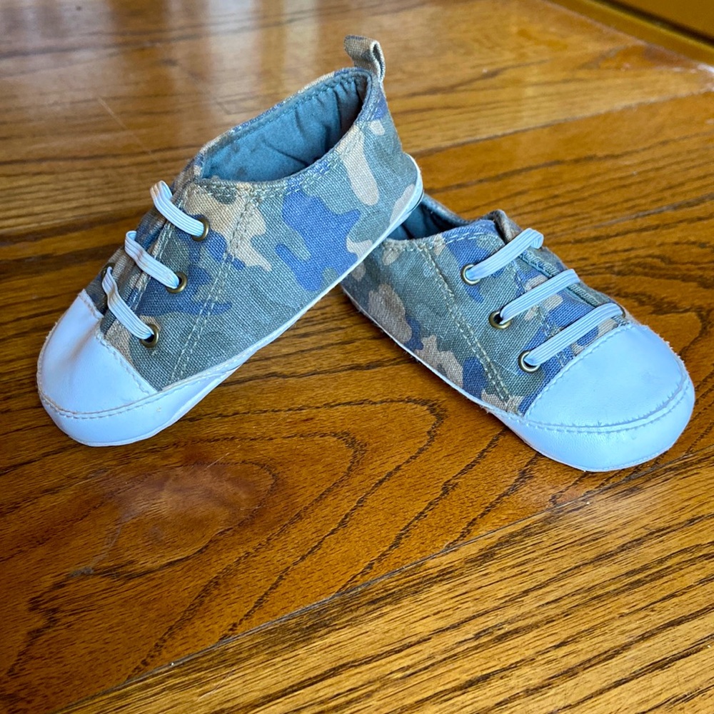Soft camo baby sneakers size 9-12 months
